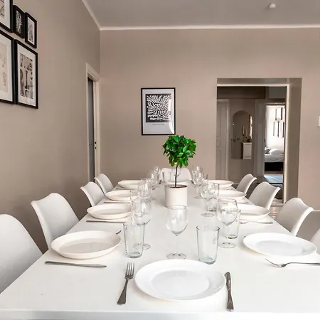 Spacious 5br With Location In Kamppi Apartament